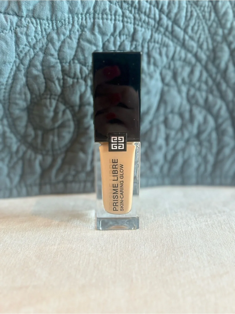 Givenchy Prisme Libre Skin-Caring Glow Foundation 4-W310 Medium Warm